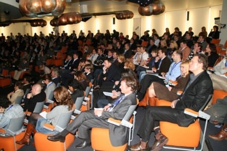 zaal vol mensen