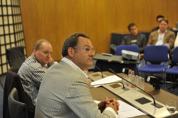ons-debat Rob Punselie (voorgrond) en Jeroen Sprenger tijdens het debat (foto: Richard van Elferen)