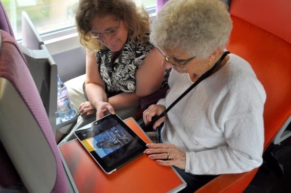 read the ipad in the train