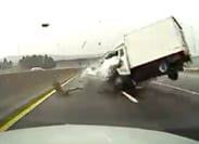 Dashcam-trend: bizarre filmpjes van crashes vliegen wereld over