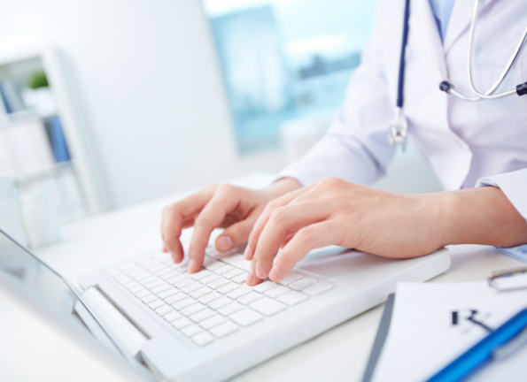 Dokter geneeskunde online © pressmaster - Fotolia.com