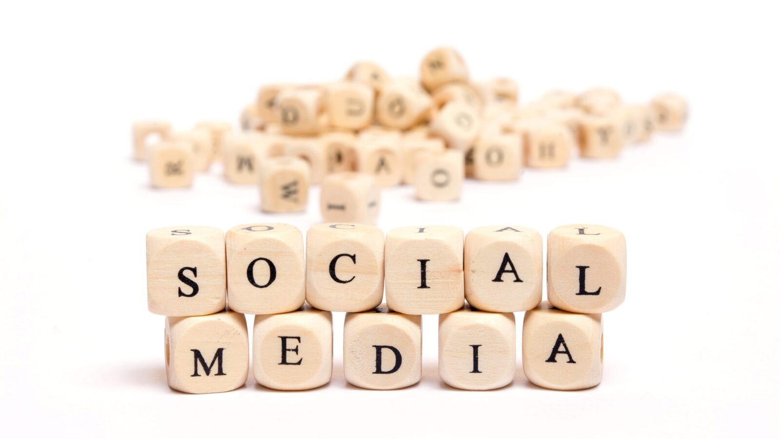 Cijfers Nederlanders & social media in 2014: gebruik stagneert [infographic]