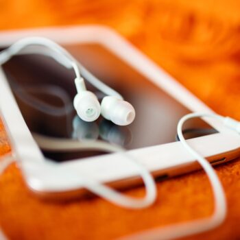 De ‘big bang’ van podcasts: geld verdienen met een miljoenenpubliek