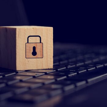 Bedrijven die ‘doxen’: privacy schendende roofdieren of sympathieke luisteraars?