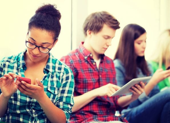 jongeren-smartphones-facebook