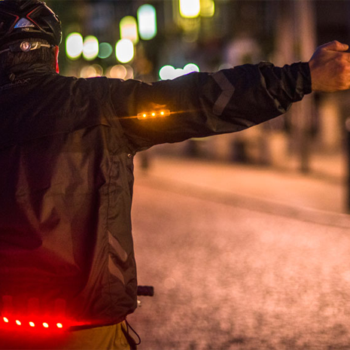 Veilig fietsen met een slimme regenjas