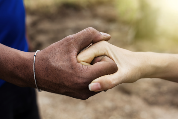 hands-black-white-fotolia