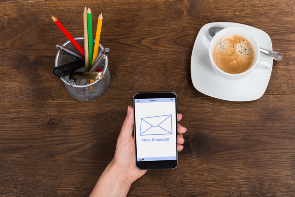 email-mobiel-koffie-potloden-fotolia