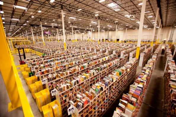 Amazon pakhuis (foto Scott Lewis)