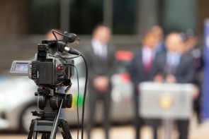 Video-opnames bij persconferentie