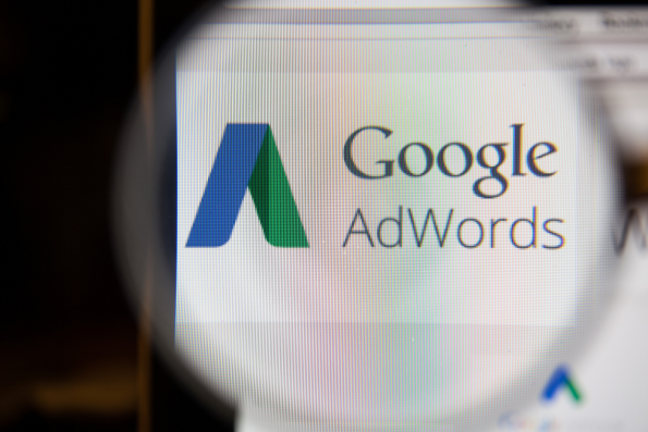 Google Adwords met vergrootglas