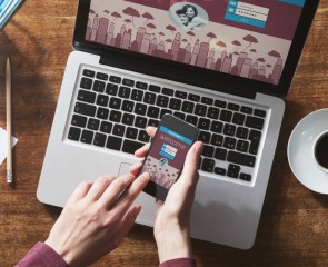 Communicatie via smartphone en laptop
