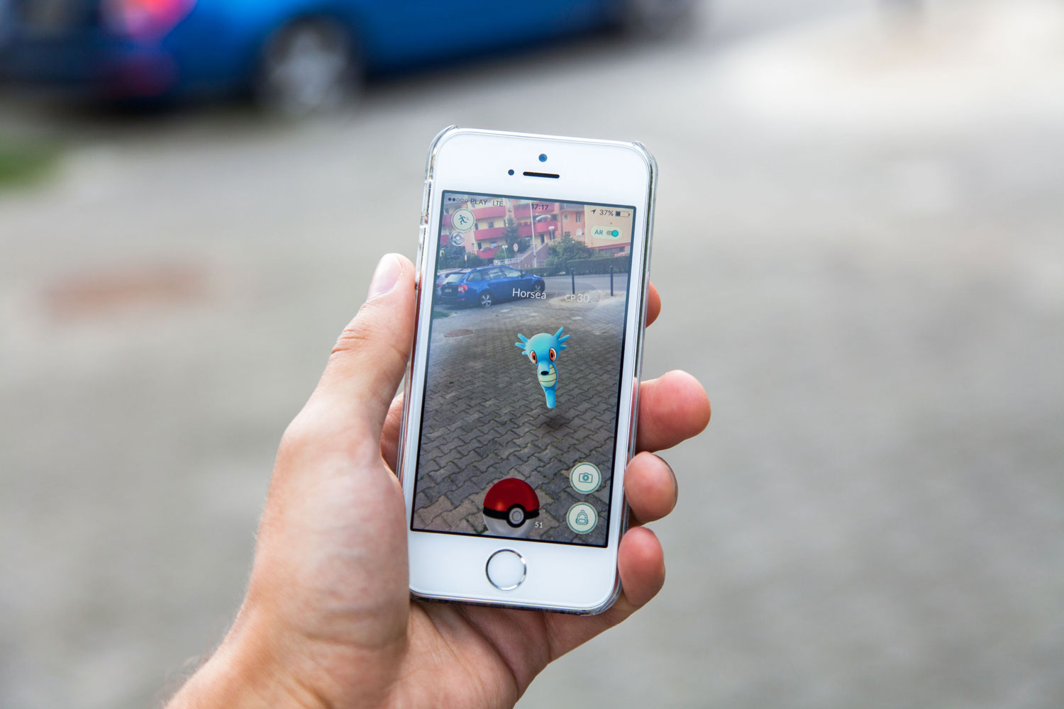 augmented-reality-pokemon-go-smartphone