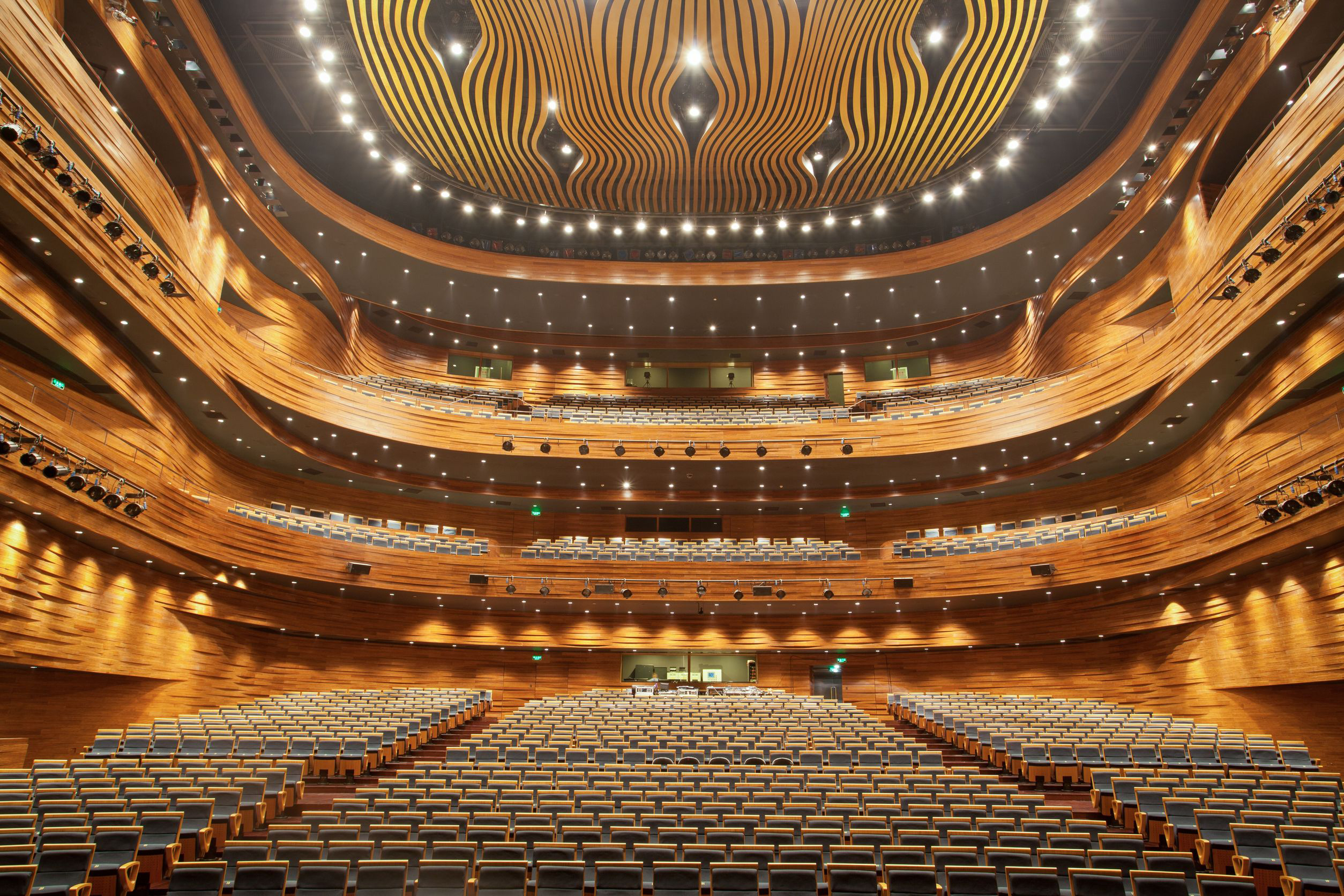 theater-lege-stoelen
