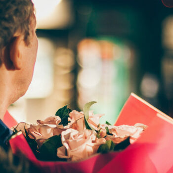 Inhakers voor #Valentijnsdag: verdorde bloemen, daten in bed & Netflix-matches