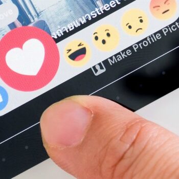 Verslaafd aan likes? Waarom complimenten ook online gelukkig maken