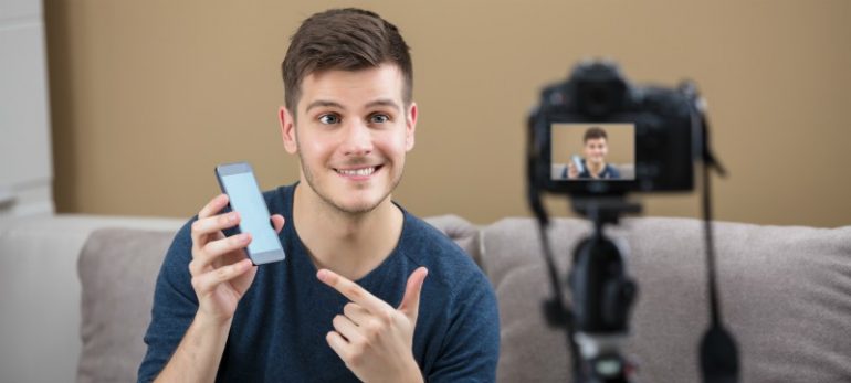 youtuber smartphone