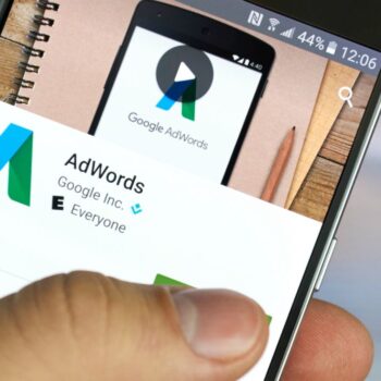 Wees Google AdWords te slim af: zo automatiseer je tóch de prijsextensie