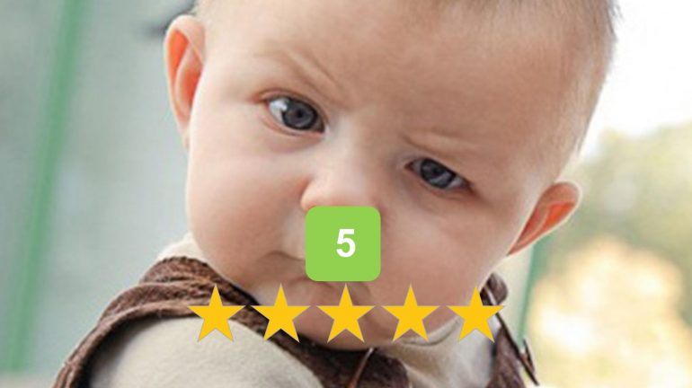 Baby die moeilijk kijkt bij een 5-sterren rating