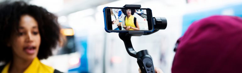 vrouwen smartphone filmen video
