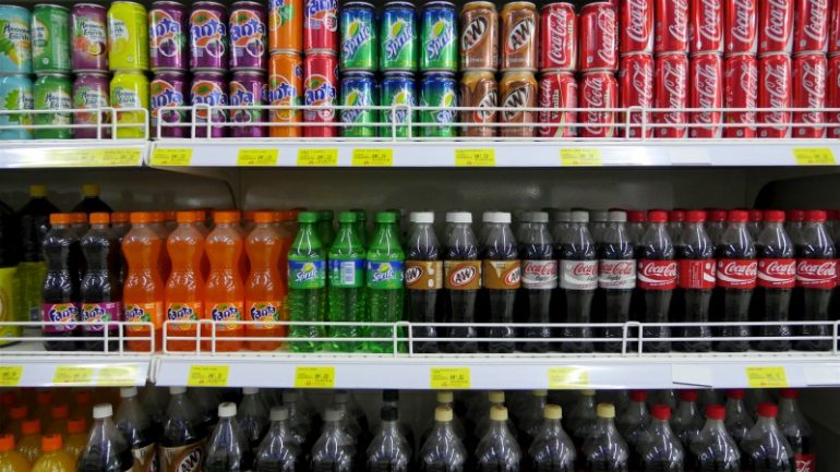 supermarkt schap coca-cola