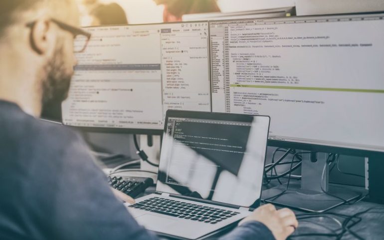 Programmeur aan het werk
