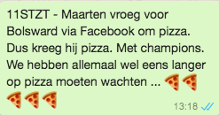 Maarten van der Weijden kreeg tijdens zijn 11stedenzwemtocht in 2018 pizza, laat dit WhatsAppje zien.
