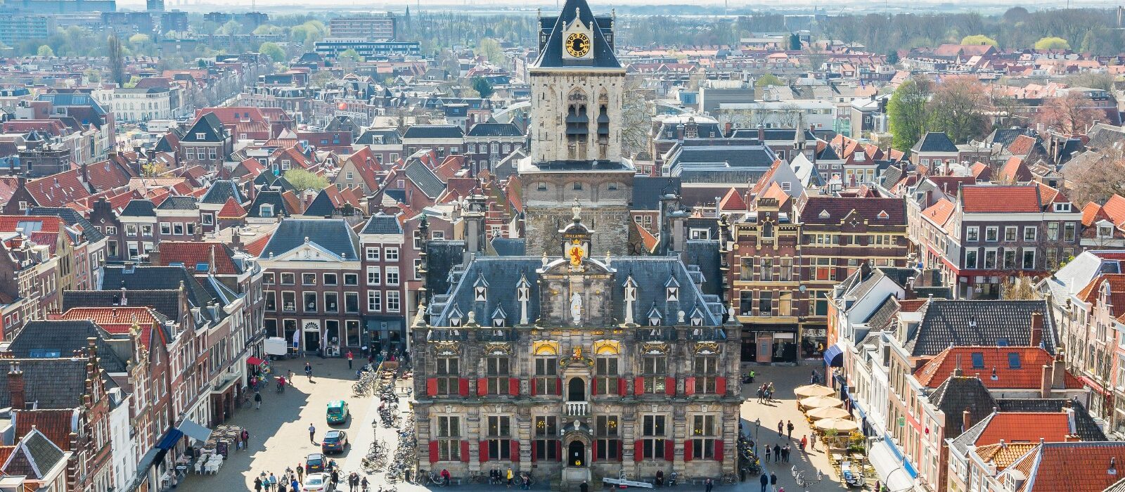 Gemeente Delft werft trouwambtenaren via social media [case]