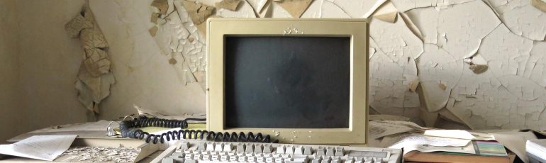 Afbeelding van een hele oude computer.