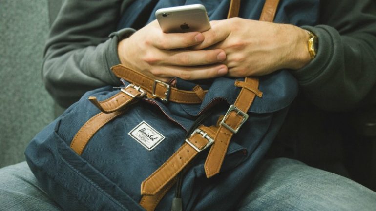 mobiele telefoon josh-felise-unsplash