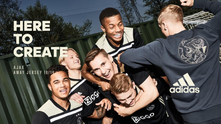 Introductie nieuwe Ajax-uitshirt
