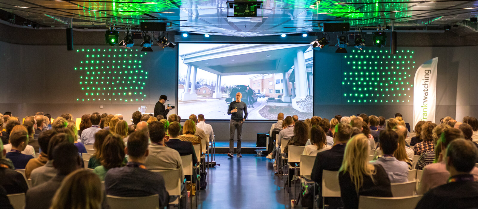 Event organiseren? Zo stel je een succesvol programma samen [8 tips]