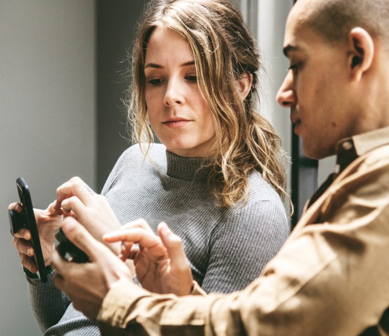sociale media met anderen delen