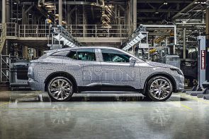Foto van het M-Byte Prototype (SUV) voor de winter test.