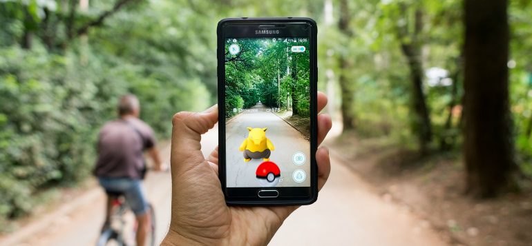 Voorbeeld van augmented reality game Pokemon GO.