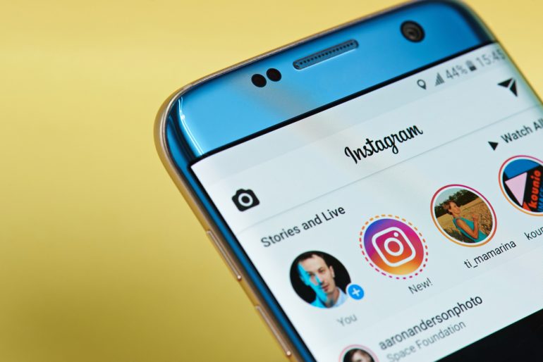 Bij Instagram Stories moeten influencers in de eerste en laatste Story vermelden dat het om een advertentie gaat.