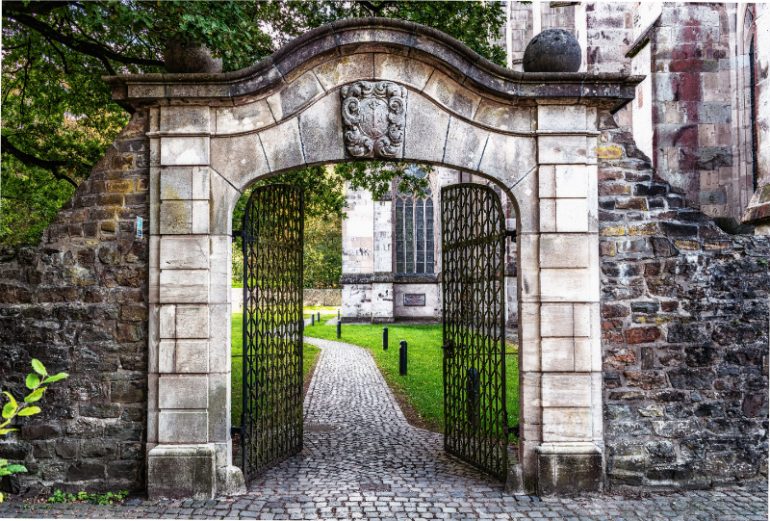 walled garden oude poort