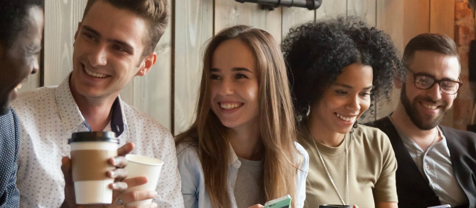 Gemeenten in gesprek op social media: groep, chat of live