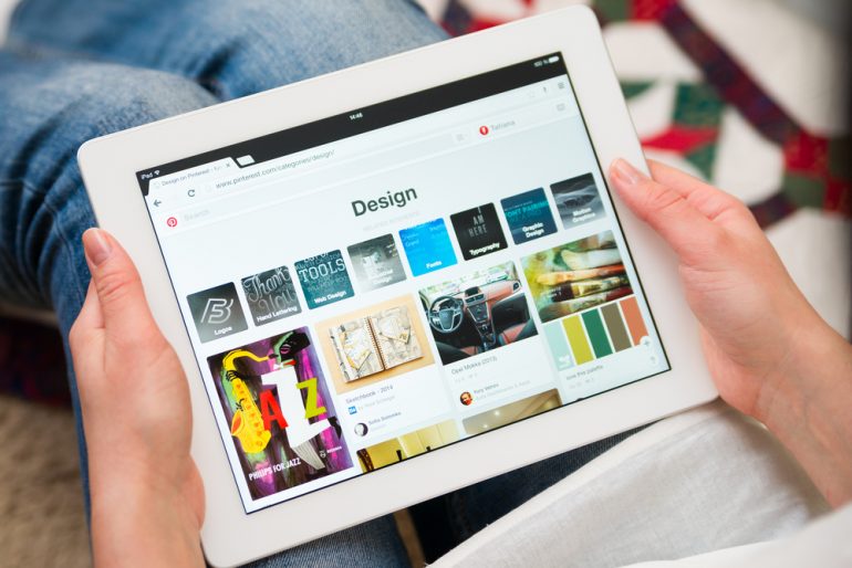 Zoek op Pinterest voor mooie kleuren voor je identiteit.