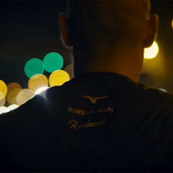 Lagom Collective verenigt sport en kunst in Europese commercial voor Mizuno en Rijksmuseum