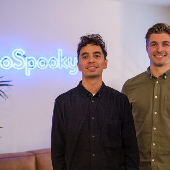 Naique Tanate (VICE Media) en Kevin de Wit (Spotify) naar GoSpooky