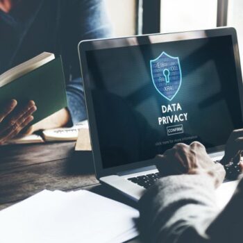 Nederlandse bedrijven laten kantoormedewerkers massaal thuiswerken, maar nog niet de helft heeft hiervoor een protocol