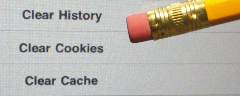 Iemand die de cookies wil verwijderen op een website.