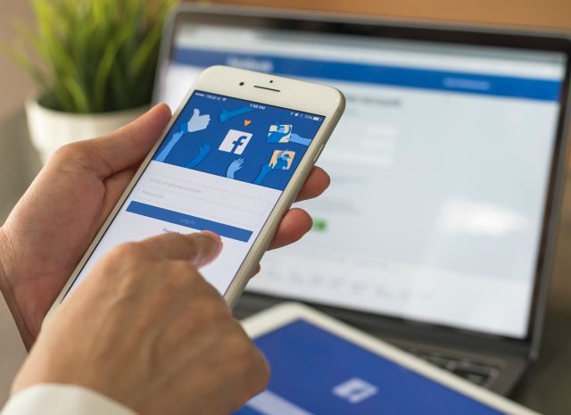 Facebookadvertenties zijn inhoudelijker, presidentiëler en negatiever