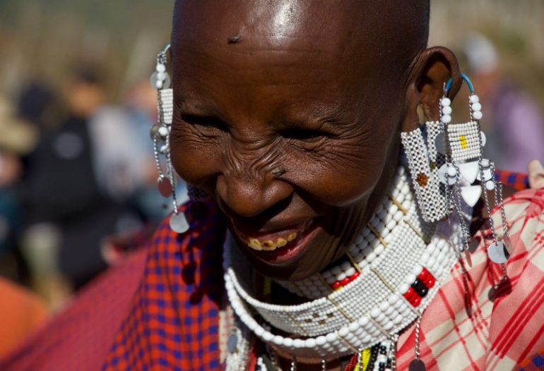 Vrouw met traditionele kleding.