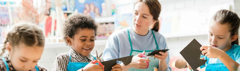 Aan huis gekluisterd met de kids? 22 educatieve tips om (gratis) online te doen