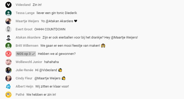 In de wachtrij voor de uitreiking van de beste social media awards.