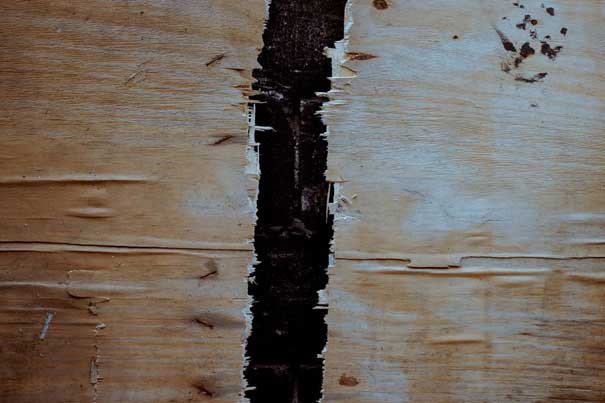 Barst in het hout.