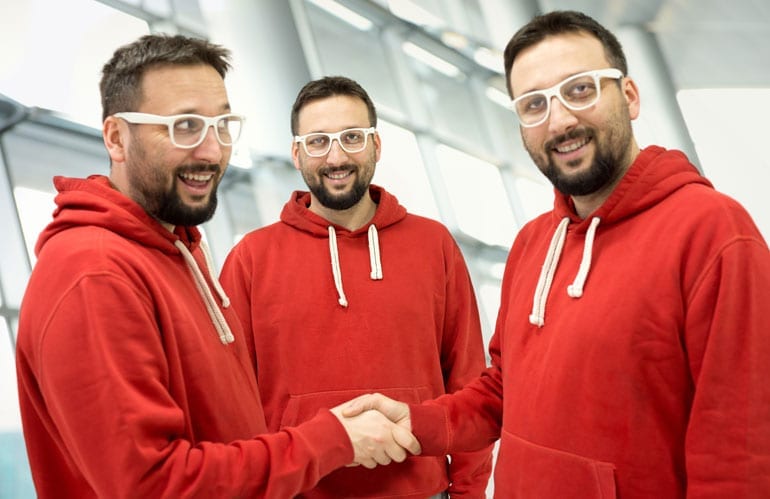 Drie dezelfde mannen.