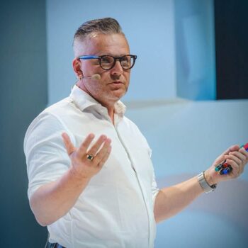 Arie van Bennekum: “Echte verandering? Geef werknemers vertrouwen en zet kleine stappen”